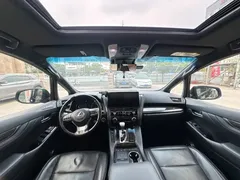 2020 Lexus LM 300h 7-seat, чёрный — фото 9