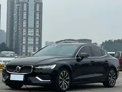 2023 Volvo S60 B4 Luxury, чёрный — фото 1