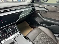 2022 Audi A8L 50 TFSI quattro Comfort Collector's Edition, чёрный — фото 10