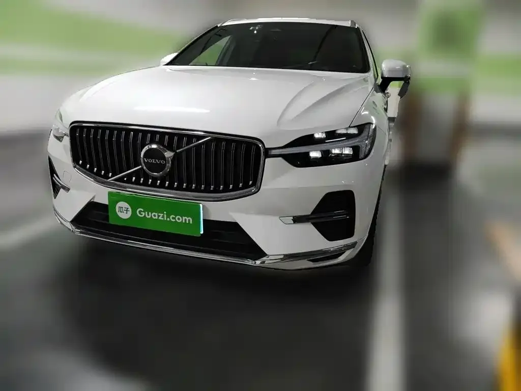 2022 Volvo XC60 4WD Luxury