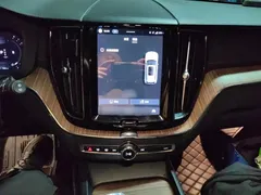 2022 Volvo XC60 4WD Luxury, белый — фото 6