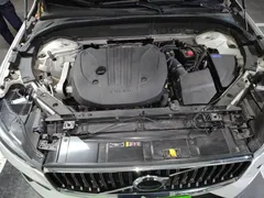 2022 Volvo XC60 4WD Luxury, белый — фото 11