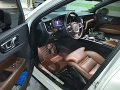 2022 Volvo XC60 4WD Luxury, белый — фото 14