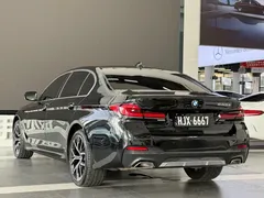 2021 BMW 5 Series 530Li Premium M Sport Package, чёрный — фото 7