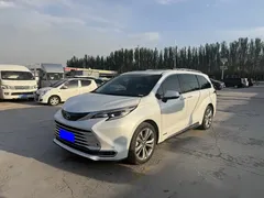 2021 Toyota Sienna 2.5L Hybrid Platinum, белый — фото 1