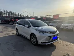 2021 Toyota Sienna 2.5L Hybrid Platinum, белый — фото 3