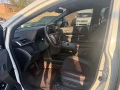2021 Toyota Sienna 2.5L Hybrid Platinum, белый — фото 4