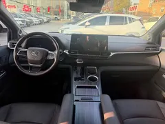 2021 Toyota Sienna 2.5L Hybrid Platinum, белый — фото 5