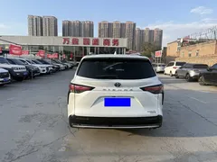 2021 Toyota Sienna 2.5L Hybrid Platinum, белый — фото 8