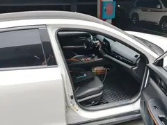 2022 Changan UNI-V 1.5T Premium, белый — фото 19