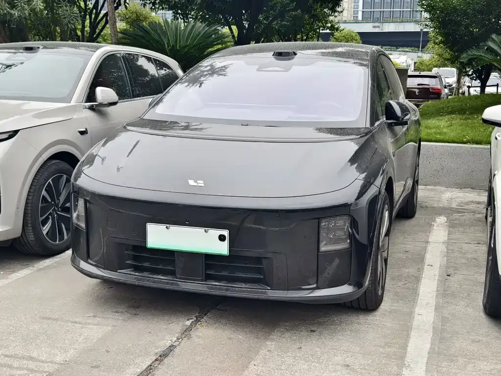 2025 Li Auto i8 Standard