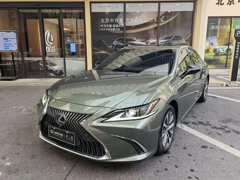 2021 Lexus ES 300h Excellence