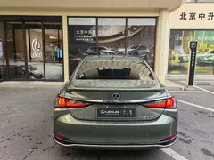 2021 Lexus ES 300h Excellence, зелёный — фото 3