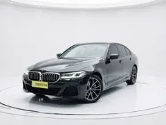 2022 BMW 5 Series 525i M Sport Package, чёрный — фото 1