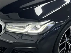 2022 BMW 5 Series 525i M Sport Package, чёрный — фото 10