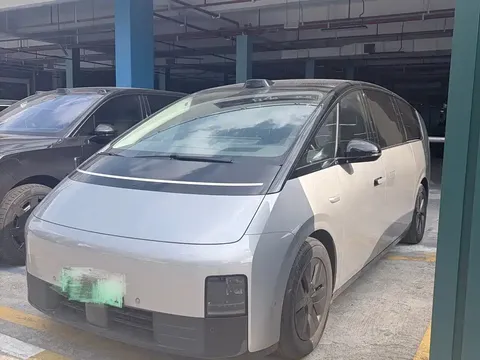 2024 Li Auto MEGA Ultra