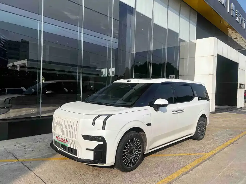 2024 Zeekr 009 6-Seat Executive 4WD 108kWh