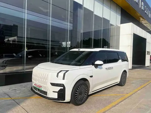 2024 Zeekr 009 6-Seat Executive 4WD 108kWh