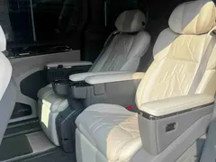 2024 Zeekr 009 6-Seat Executive 4WD 108kWh, белый — фото 4