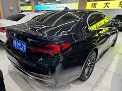 2022 BMW 5 Series 525Li M Sport Package, чёрный — фото 9