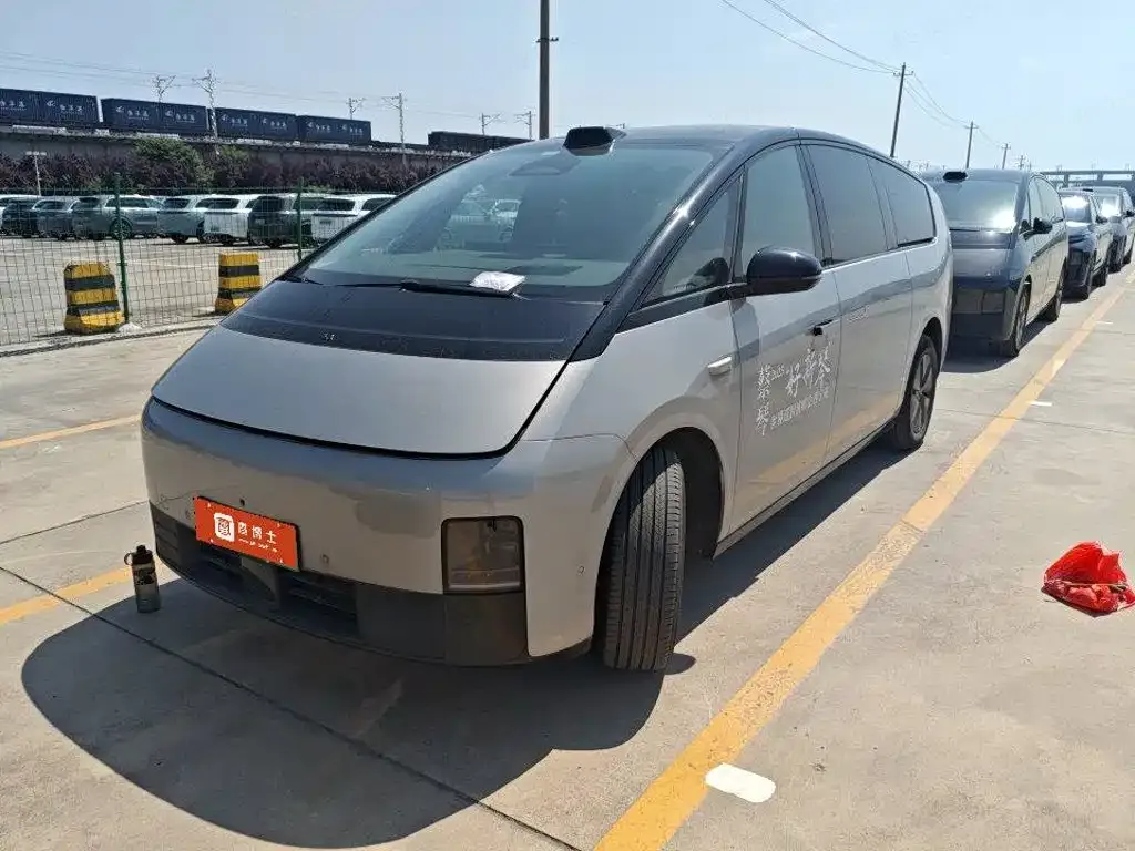 2024 Li Auto MEGA Ultra