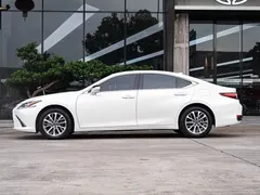 2022 Lexus ES 260 Excellence, белый — фото 4