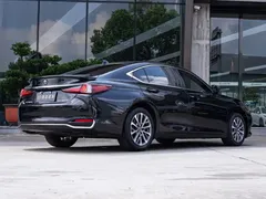 2022 Lexus ES 300h Excellence, чёрный — фото 3