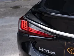 2022 Lexus ES 300h Excellence, чёрный — фото 7