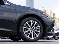 2022 Lexus ES 300h Excellence, чёрный — фото 8