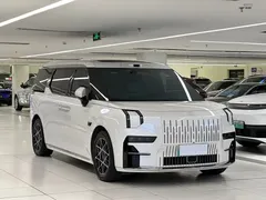 2024 Zeekr 009 6-Seat Executive 4WD 108kWh, белый — фото 3