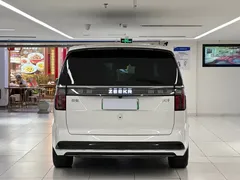 2024 Zeekr 009 6-Seat Executive 4WD 108kWh, белый — фото 6