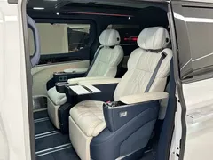 2024 Zeekr 009 6-Seat Executive 4WD 108kWh, белый — фото 14