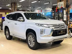 2020 Mitsubishi Pajero 3.0L Premium, белый — фото 1