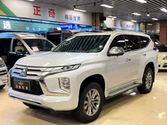 2020 Mitsubishi Pajero 3.0L Premium, белый — фото 3
