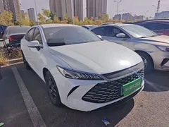 2025 BYD Qin PLUS DM-i PHEV Smart Driving 55km Leading, белый — фото 3