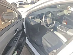 2025 BYD Qin PLUS DM-i PHEV Smart Driving 55km Leading, белый — фото 17