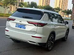 2023 Mitsubishi Outlander 1.5T CVT 2WD Premium 7-seat, белый — фото 5