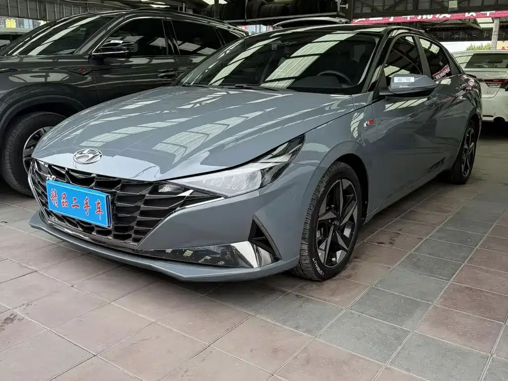 2022 Hyundai Elantra 1.5L CVT LUX Premium