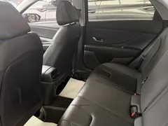 2022 Hyundai Elantra 1.5L CVT LUX Premium — фото 23