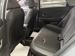 2022 Hyundai Elantra 1.5L CVT LUX Premium — фото 24