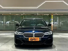 2022 BMW 5 Series 530i Fashion M Sport Package, чёрный — фото 2