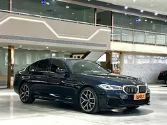 2022 BMW 5 Series 530i Fashion M Sport Package, чёрный — фото 3