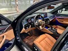 2022 BMW 5 Series 530i Fashion M Sport Package, чёрный — фото 4