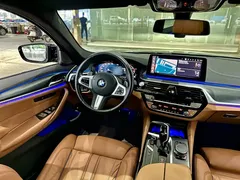 2022 BMW 5 Series 530i Fashion M Sport Package, чёрный — фото 8