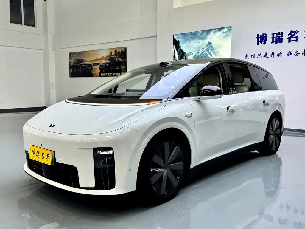 2025 Li Auto i8 Standard