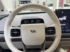 2025 Li Auto i8 Standard, белый — фото 13