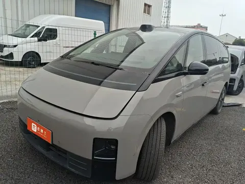 2024 Li Auto MEGA Ultra