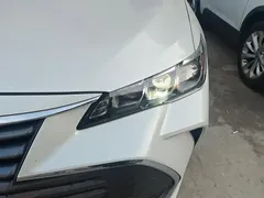 2019 Toyota Avalon 2.5L Touring Premium, белый — фото 5