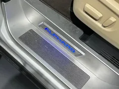 2021 Toyota Alphard Hybrid 2.5L Luxury, белый — фото 16
