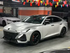 2022 Changan UNI-V 1.5T Premium — фото 1